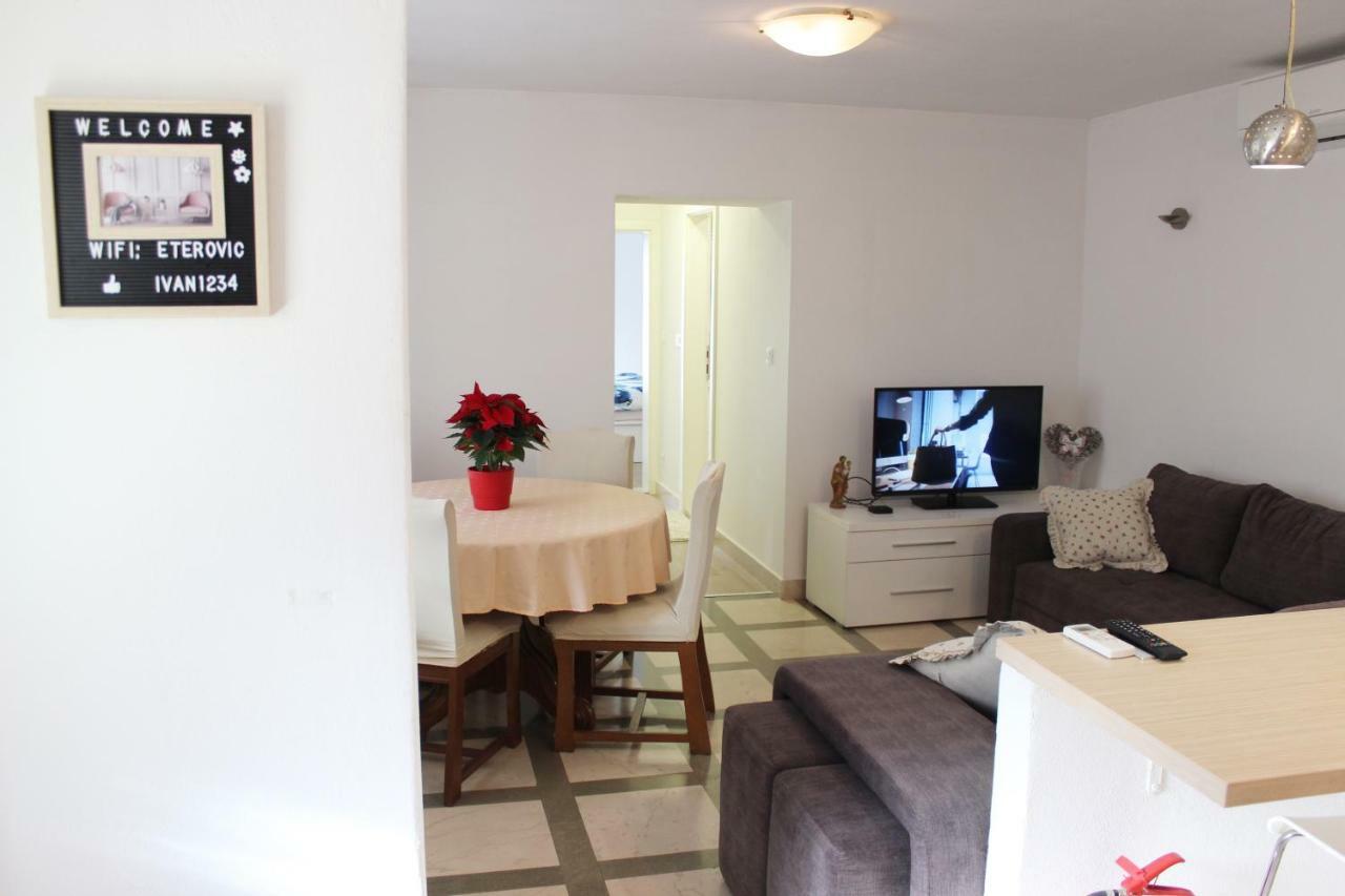 Apartment Pino Пучишча Екстериор снимка
